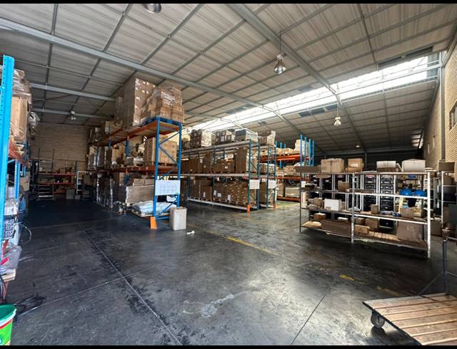 1,112M² WAREHOUSE TO LET IN NORTH RIDING